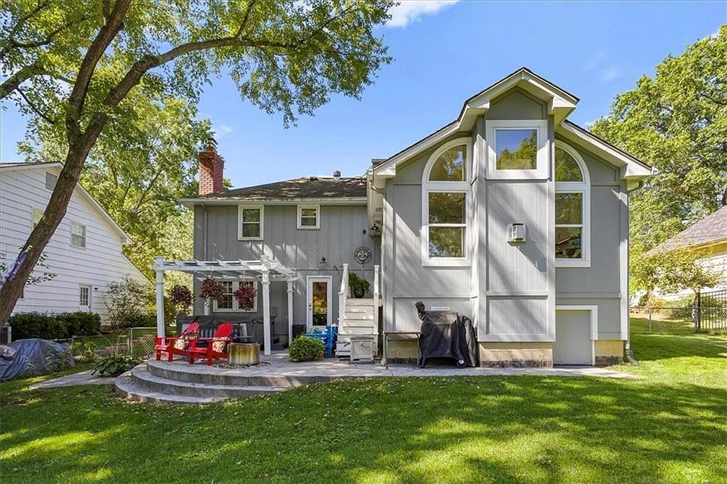 10013 Briar Dr Overland Park, KS 66207 - Thumbnail 4