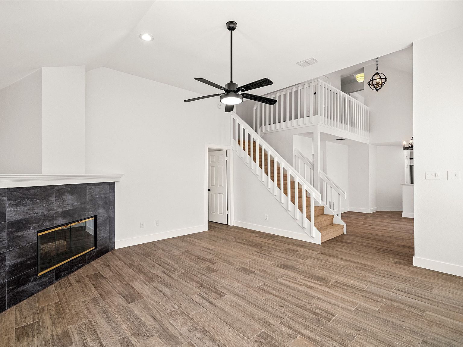 381 Arbor Ln Euless, TX 76039 - Thumbnail 4