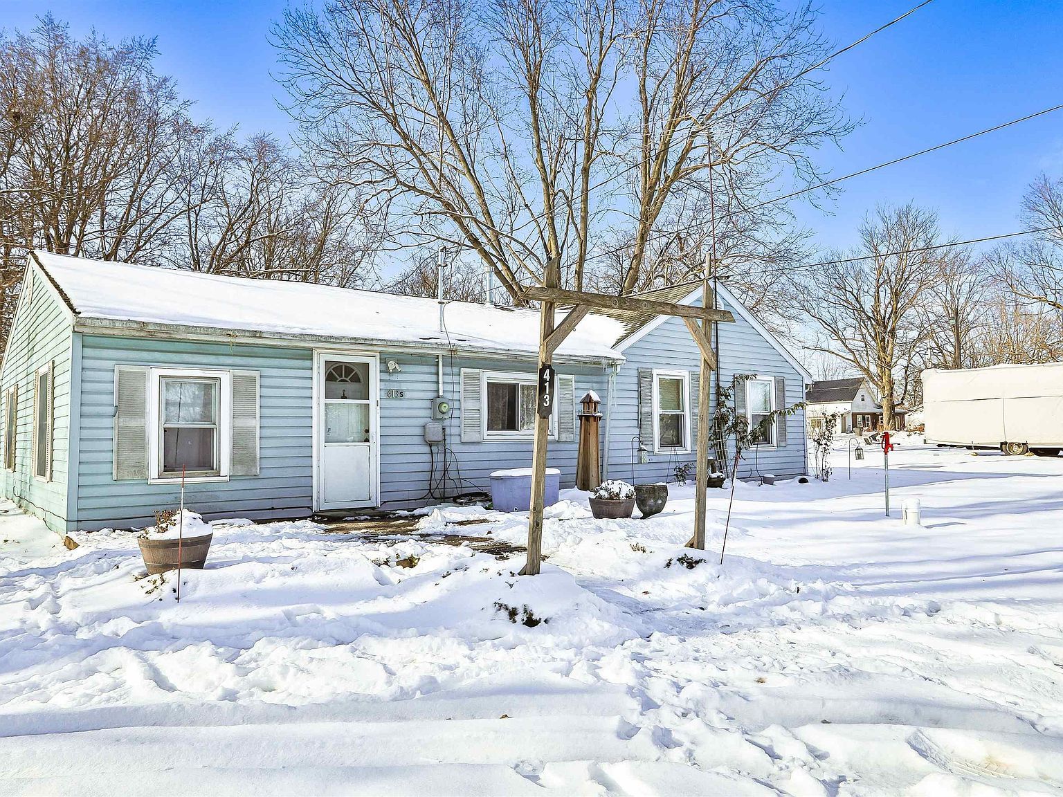 413 S Buffalo St Burket, IN 46508 - Thumbnail 4