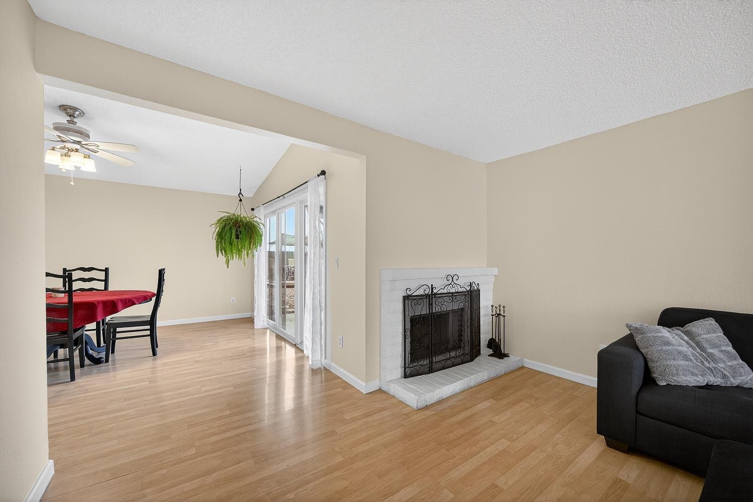 6635 Spoerriwood Ct Sacramento, CA 95828 - Thumbnail 4