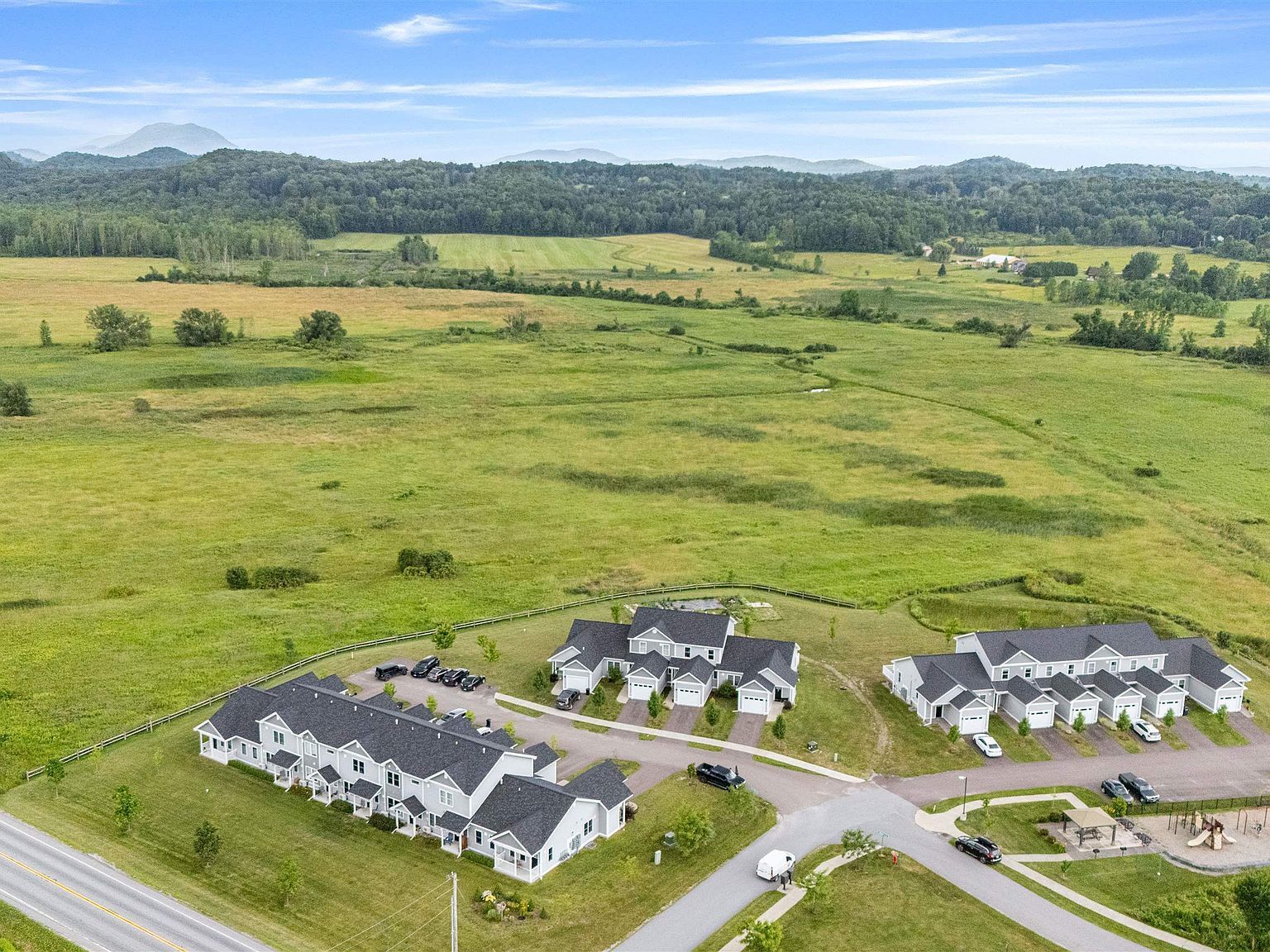 13 Clover Ln Hinesburg, VT 05461 - Thumbnail 4