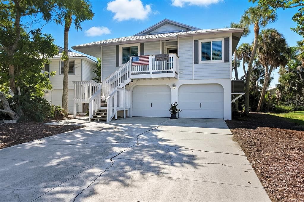 221 Island Cir Sarasota, FL 34242 - Thumbnail 4