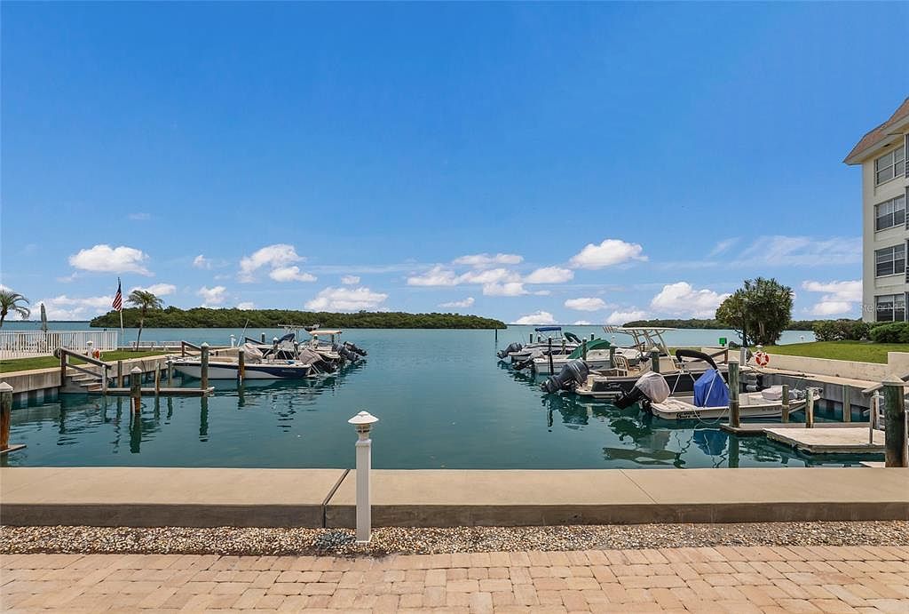 535 Sutton Pl Longboat Key, FL 34228 - Thumbnail 4