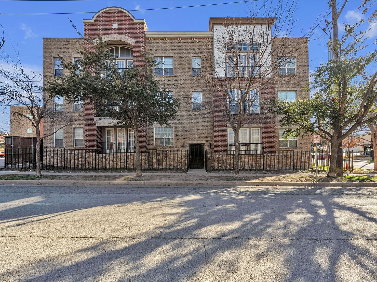 1025 W 10th St APT 2105 Fort Worth, TX 76102 - Thumbnail 4