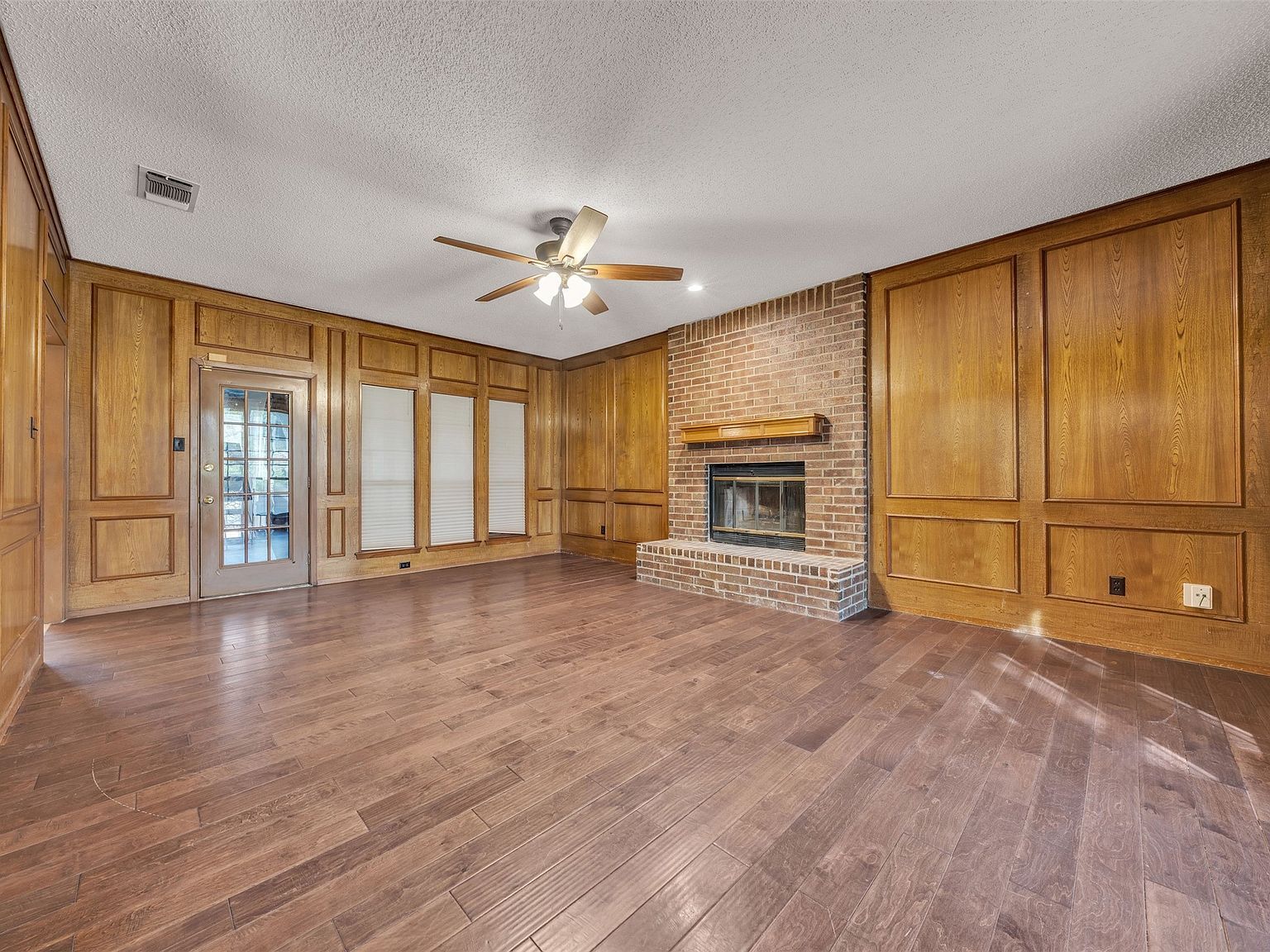 205 William Wallace Dr Burleson, TX 76028 - Thumbnail 4