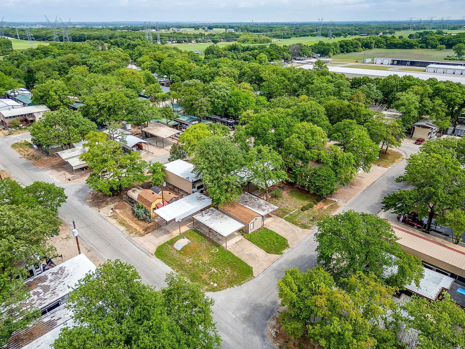5704 Campfire Ln Granbury, TX 76049 - Thumbnail 4