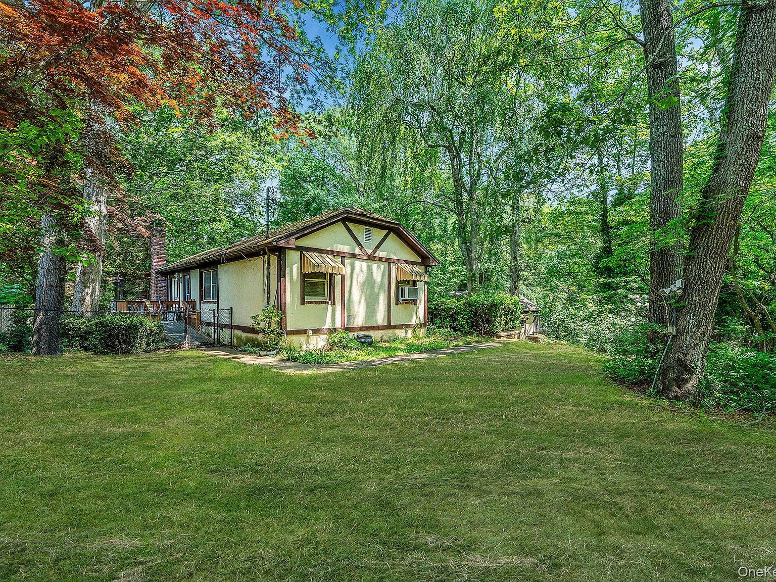 114 Oakwood Dr Wading River, NY 11792 - Thumbnail 4