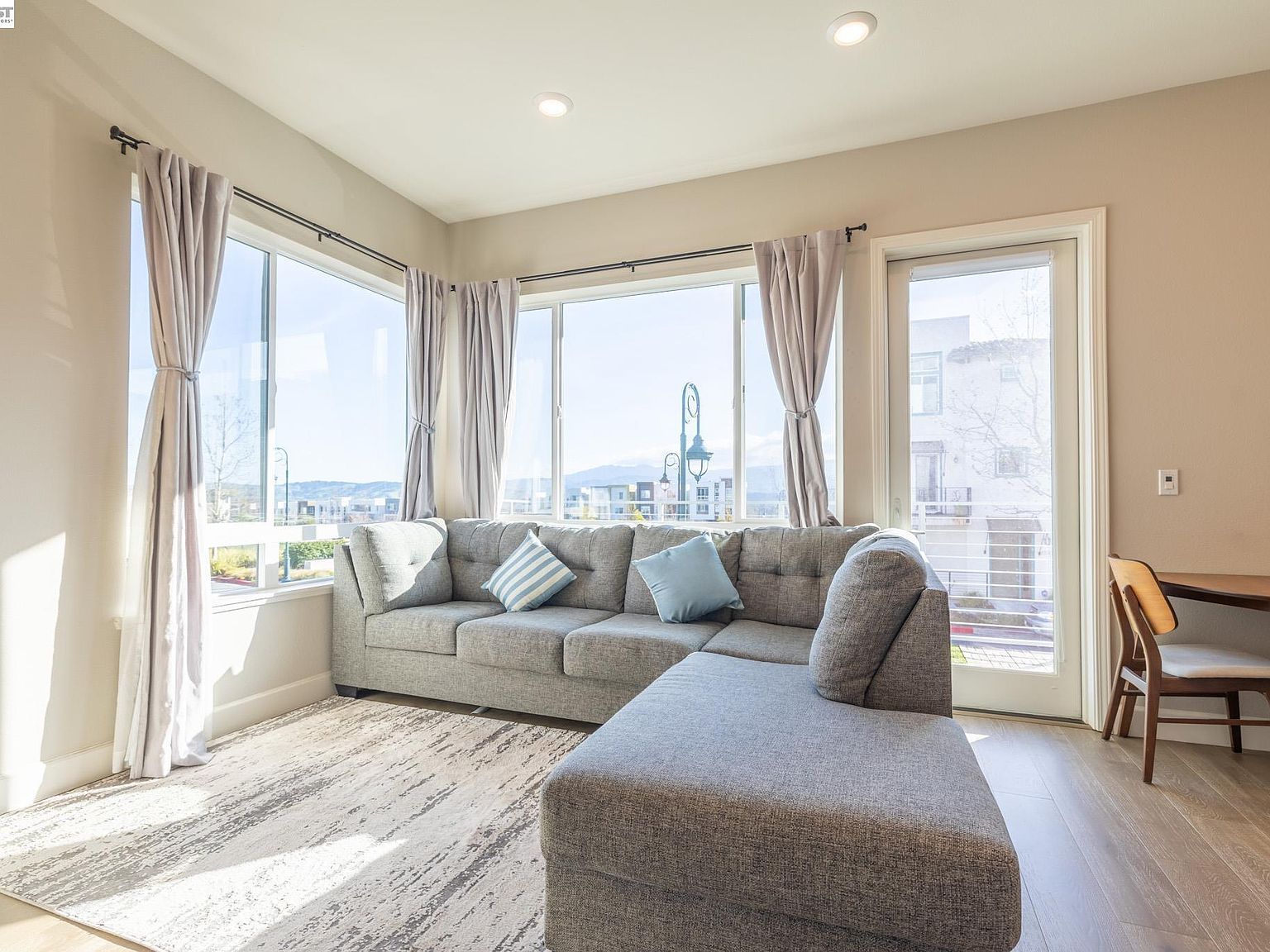 263 Llano De Los Robles Ave Unit 1 San Jose, CA 95136 - Thumbnail 4