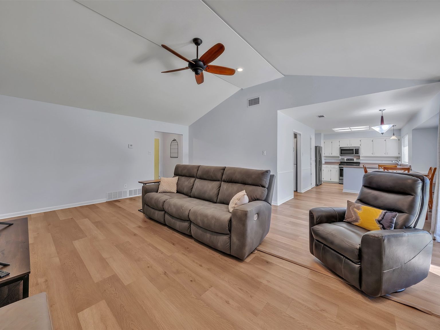 401 Ferenz Ct Crowley, TX 76036 - Thumbnail 4