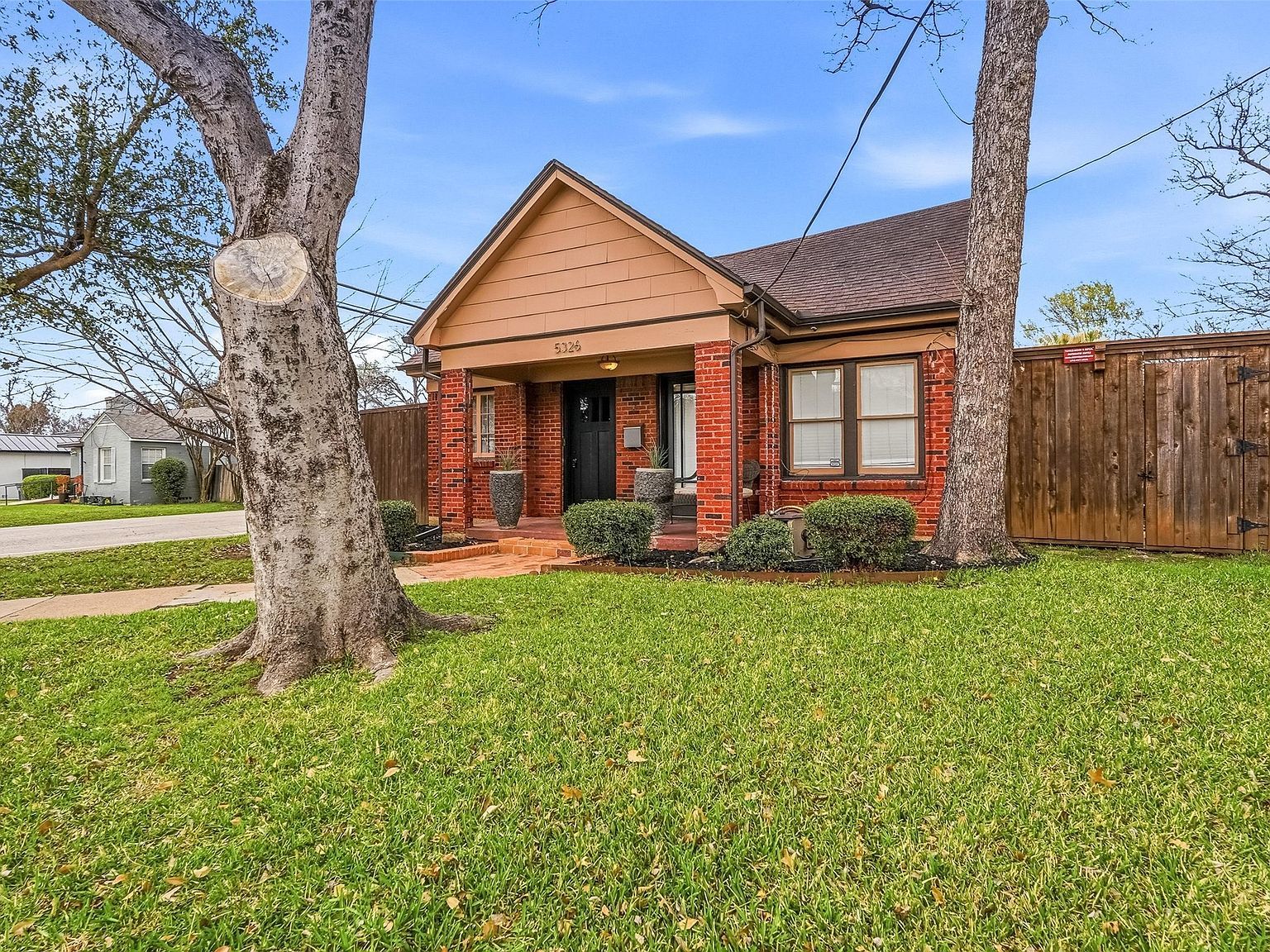 5326 Bradford Dr Dallas, TX 75235 - Thumbnail 4