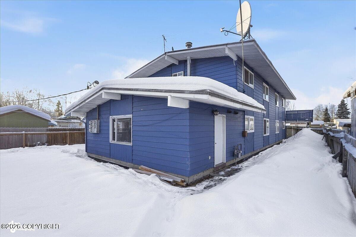 3405 Dorbrandt St Anchorage, AK 99503 - Thumbnail 4