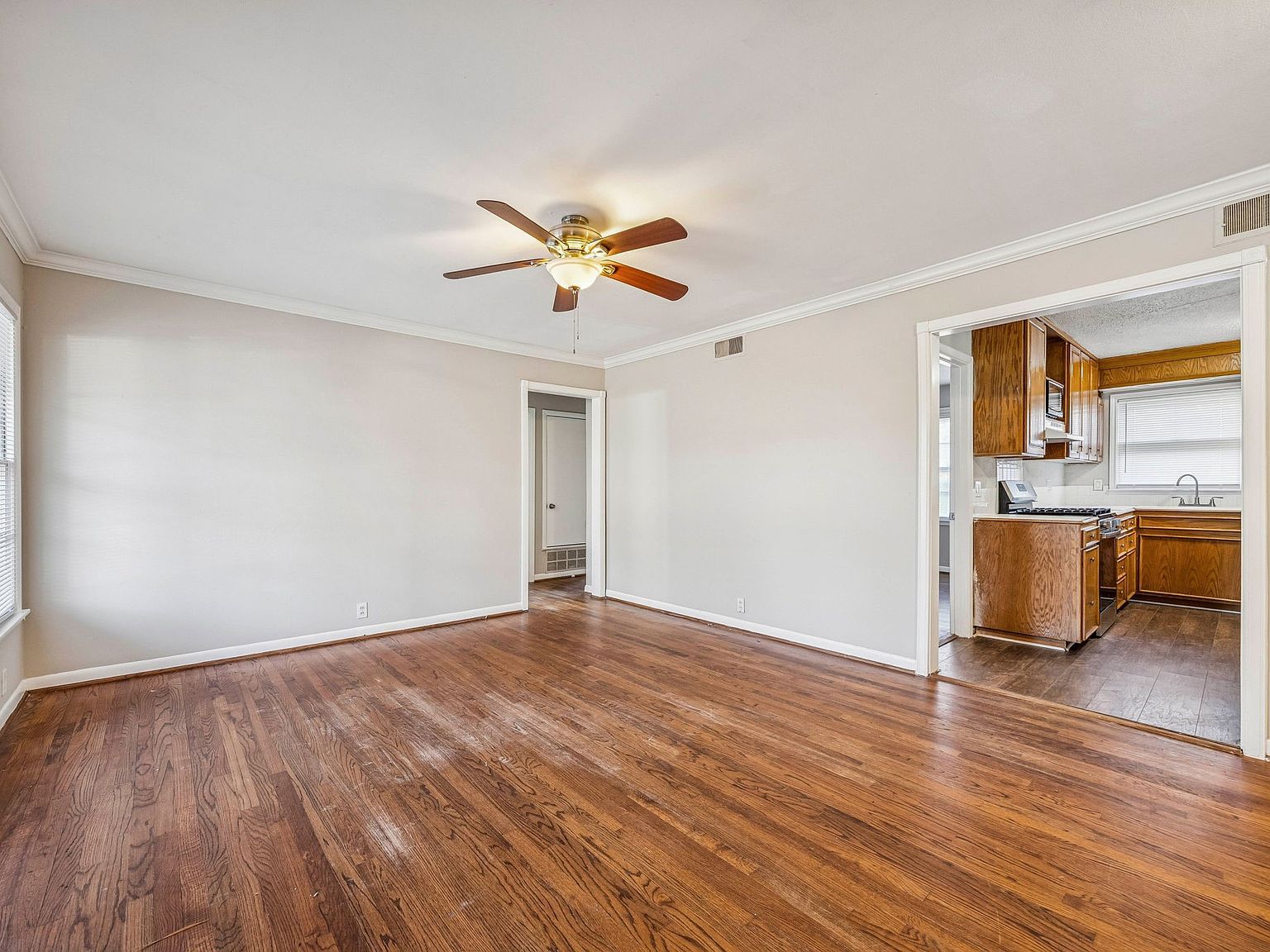 900 W Sycamore St Sherman, TX 75092 - Thumbnail 4