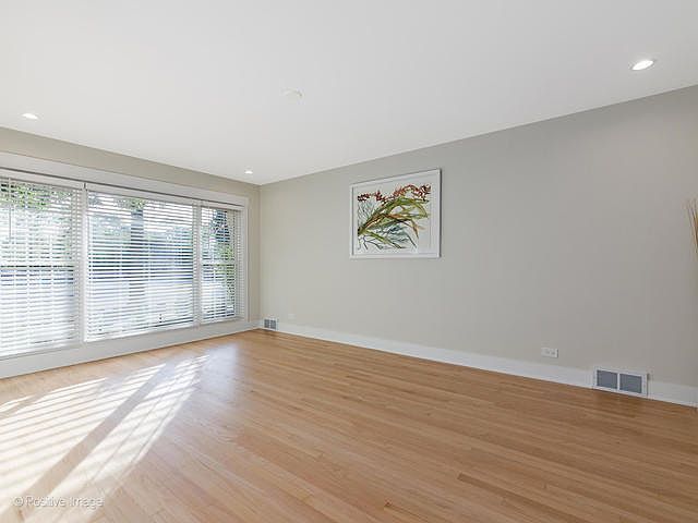 6207 N Hiawatha Ave Chicago, IL 60646 - Thumbnail 4