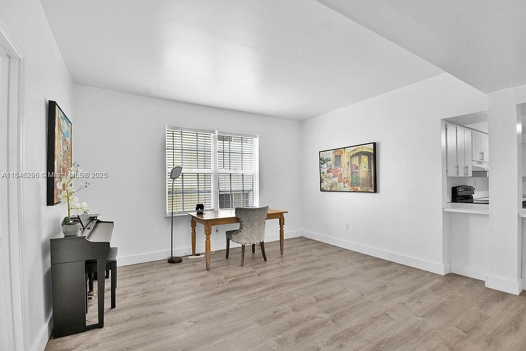 1051 Meridian Ave APT 1C Miami Beach, FL 33139 - Thumbnail 4