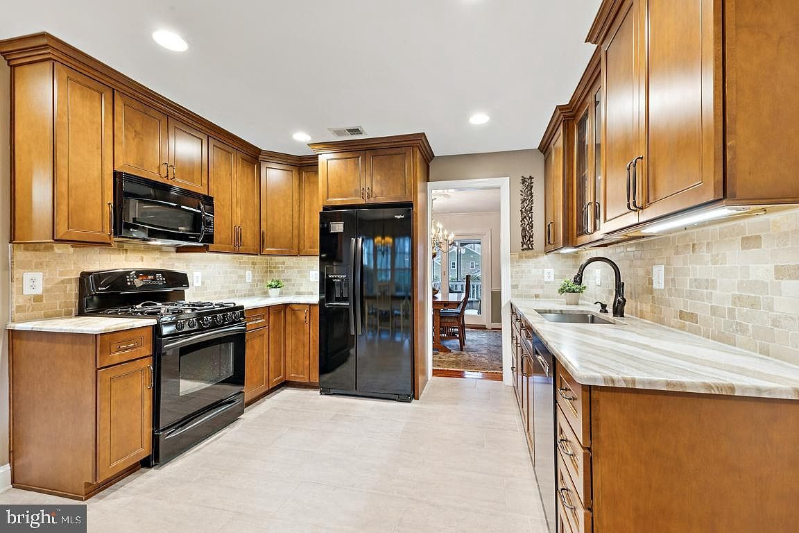 2698 Linda Marie Dr Oakton, VA 22124 - Thumbnail 4