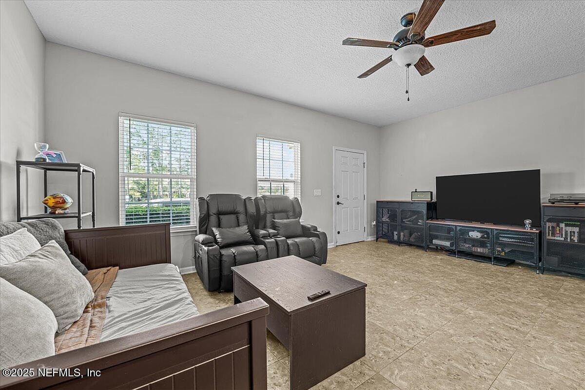 425 Oasis Ln Orange Park, FL 32073 - Thumbnail 4