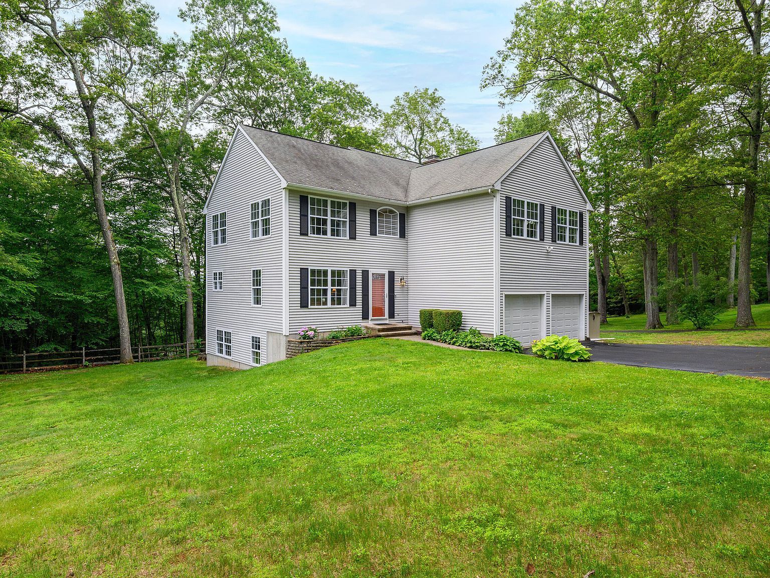 29 Little Brook Ln Newtown, CT 06470 - Thumbnail 4