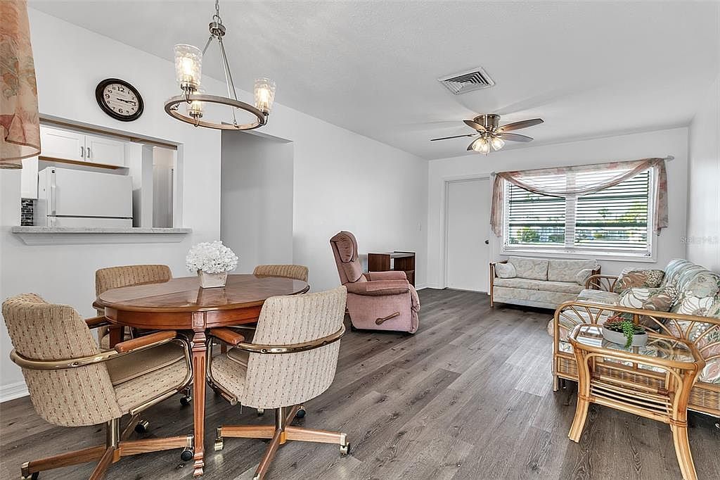 2305 Bayshore Gardens Pkwy Bradenton, FL 34207 - Thumbnail 4