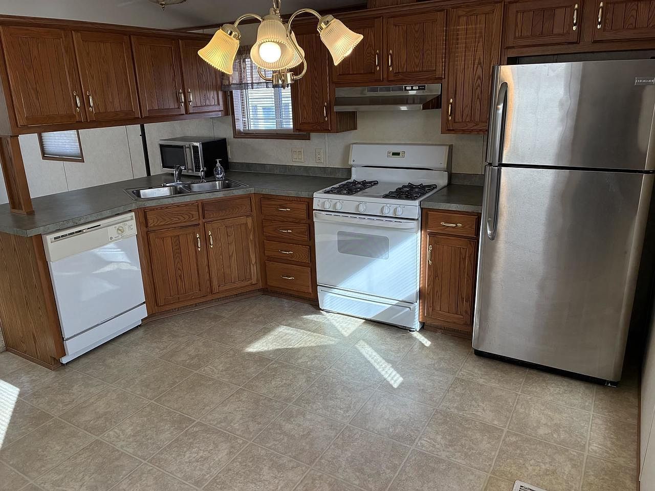 73 Redwing Ln Madison, WI 53704 - Thumbnail 4