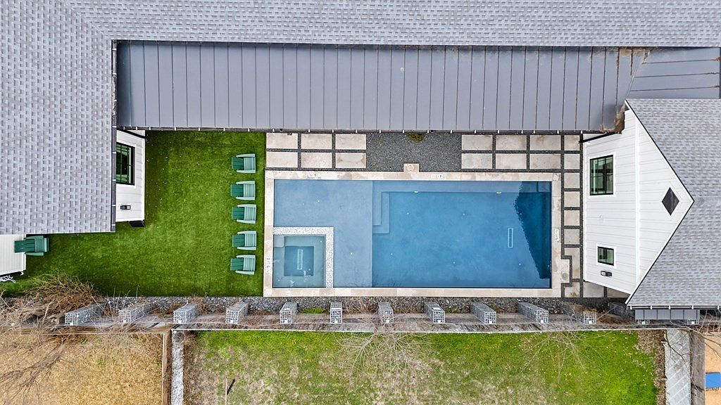 106 E College St Fredericksburg, TX 78624 - Thumbnail 4