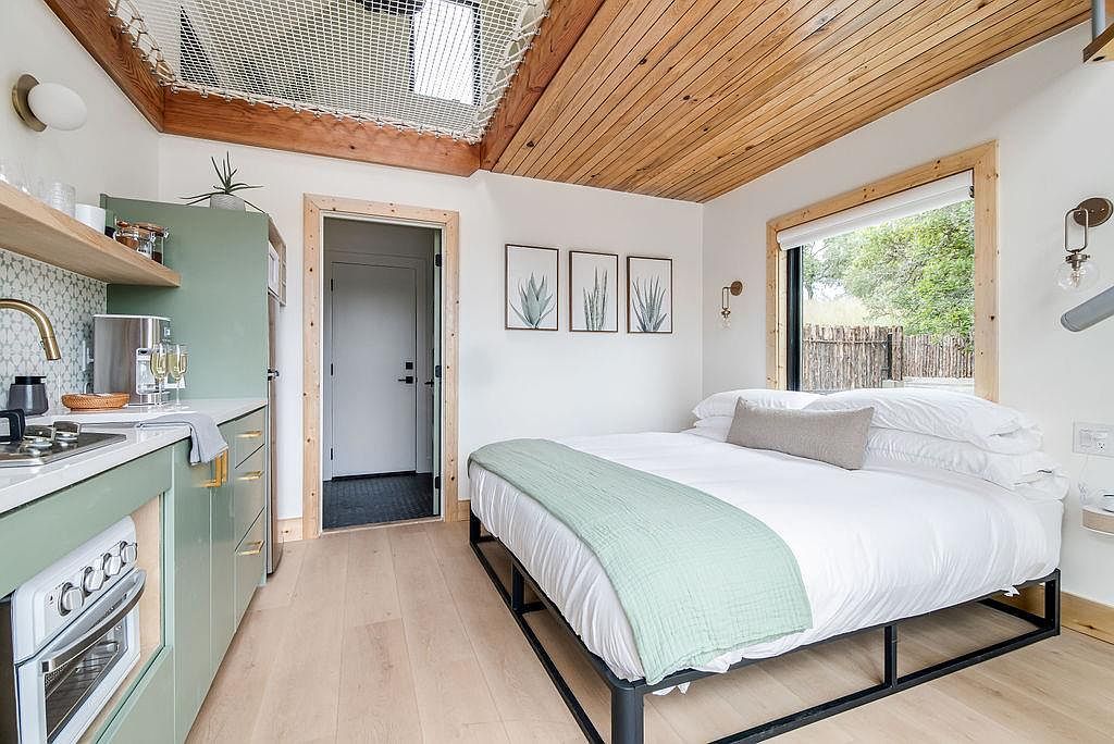 1956 Loudon Rd Fredericksburg, TX 78624 - Thumbnail 4