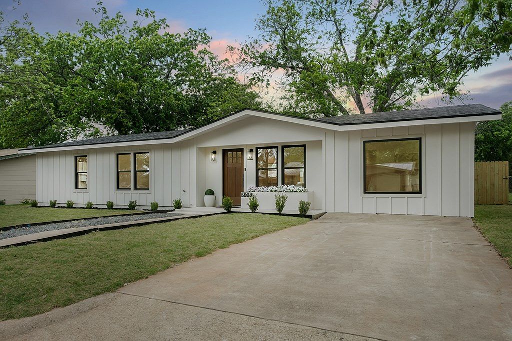 806 N Edison St Fredericksburg, TX 78624 - Thumbnail 4