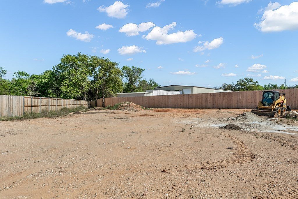 701 Wedgewood Ln, Fredericksburg, TX, 78624 - Thumbnail 4