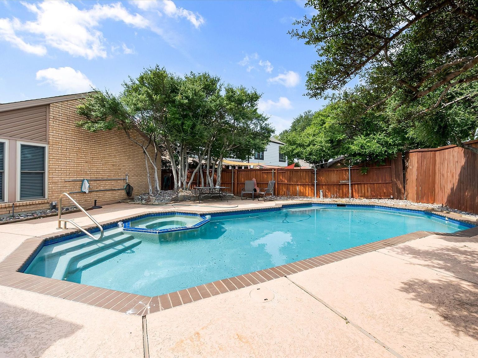 1036 Clinton St Carrollton, TX 75007 - Thumbnail 4