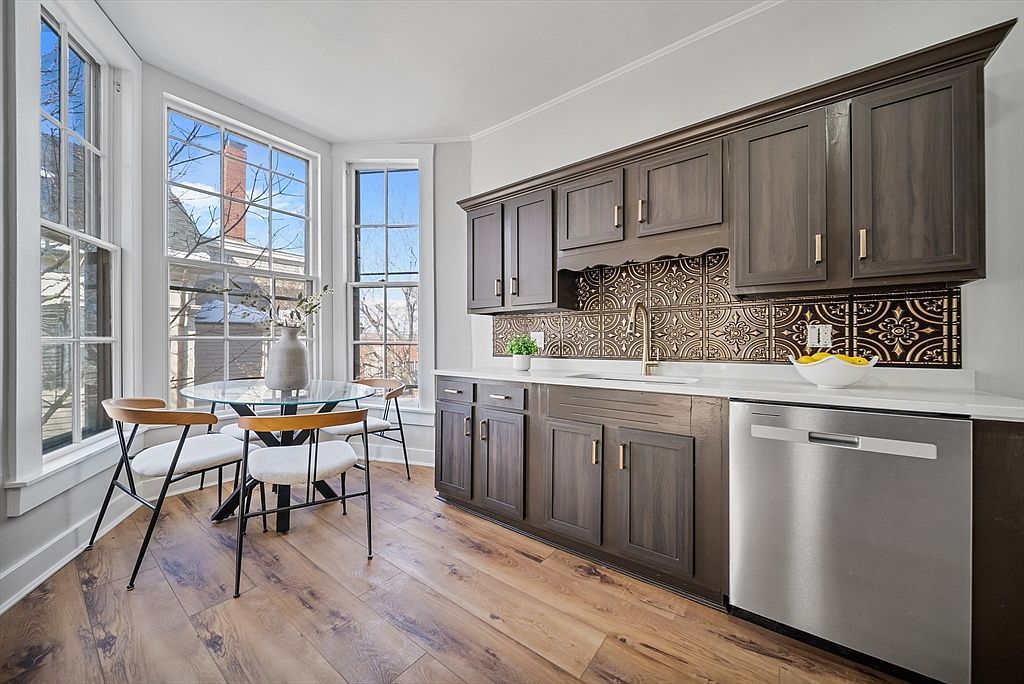 68 Pleasant St #2 Newburyport, MA 01950 - Thumbnail 4