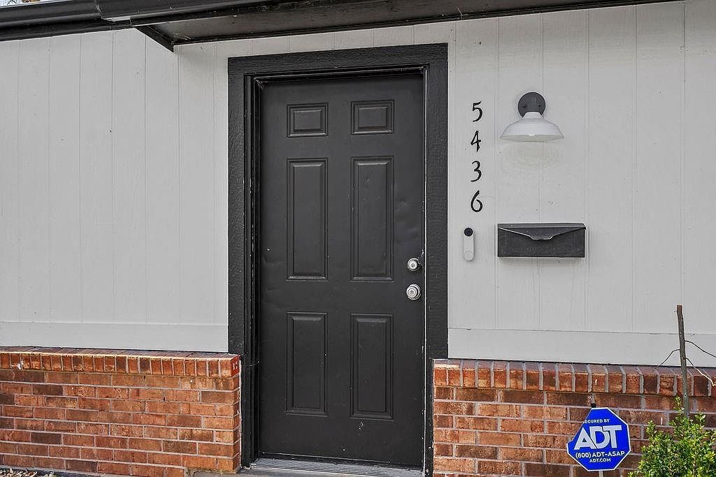 5436 College Ave Kansas City, MO 64130 - Thumbnail 4