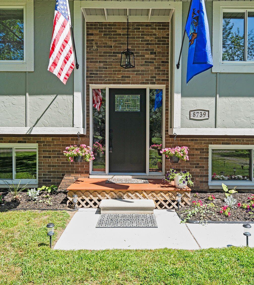 8739 Coyle Dr Pinckney, MI 48169 - Thumbnail 4