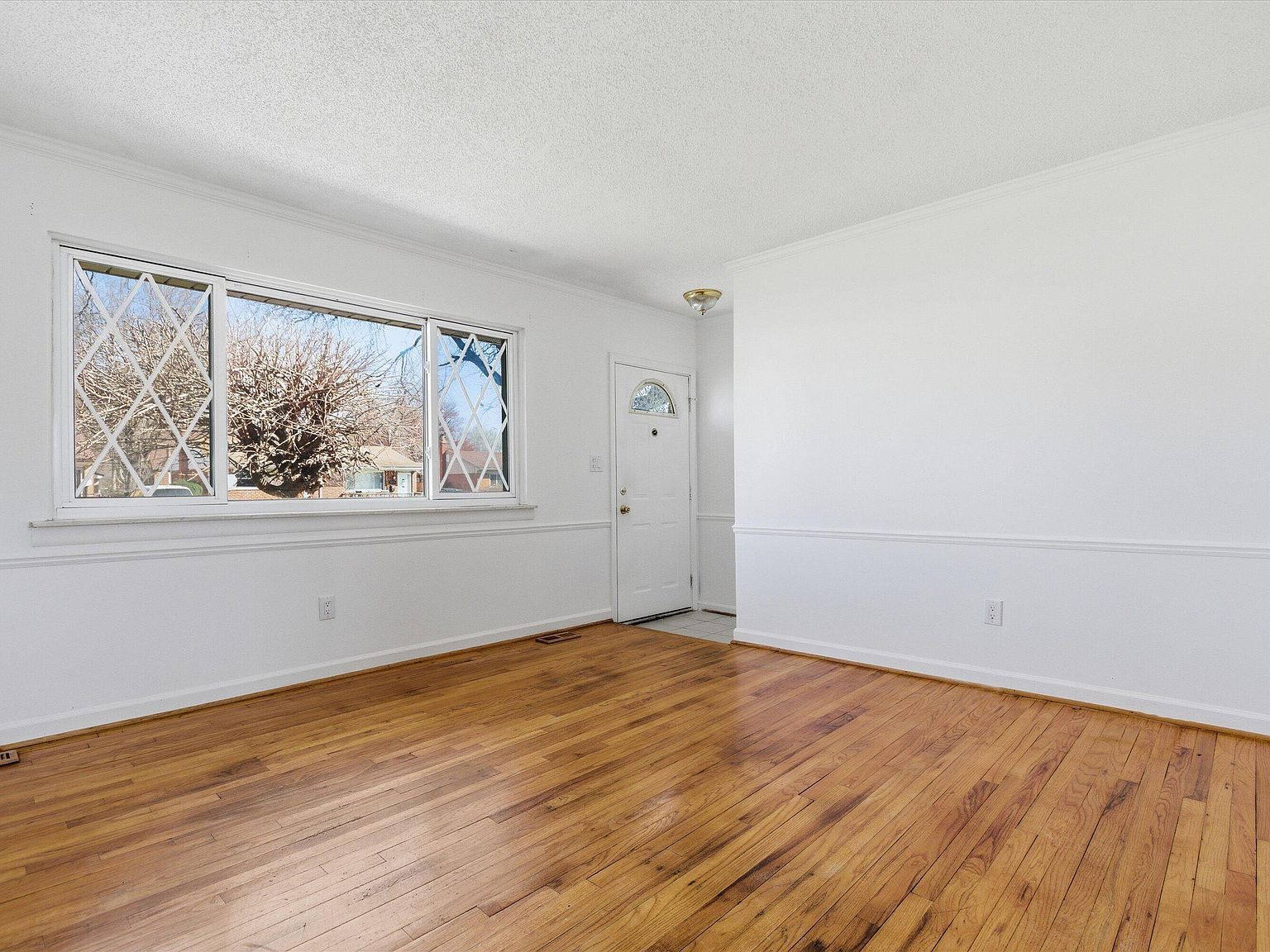 29725 Brown Ct Garden City, MI 48135 - Thumbnail 4