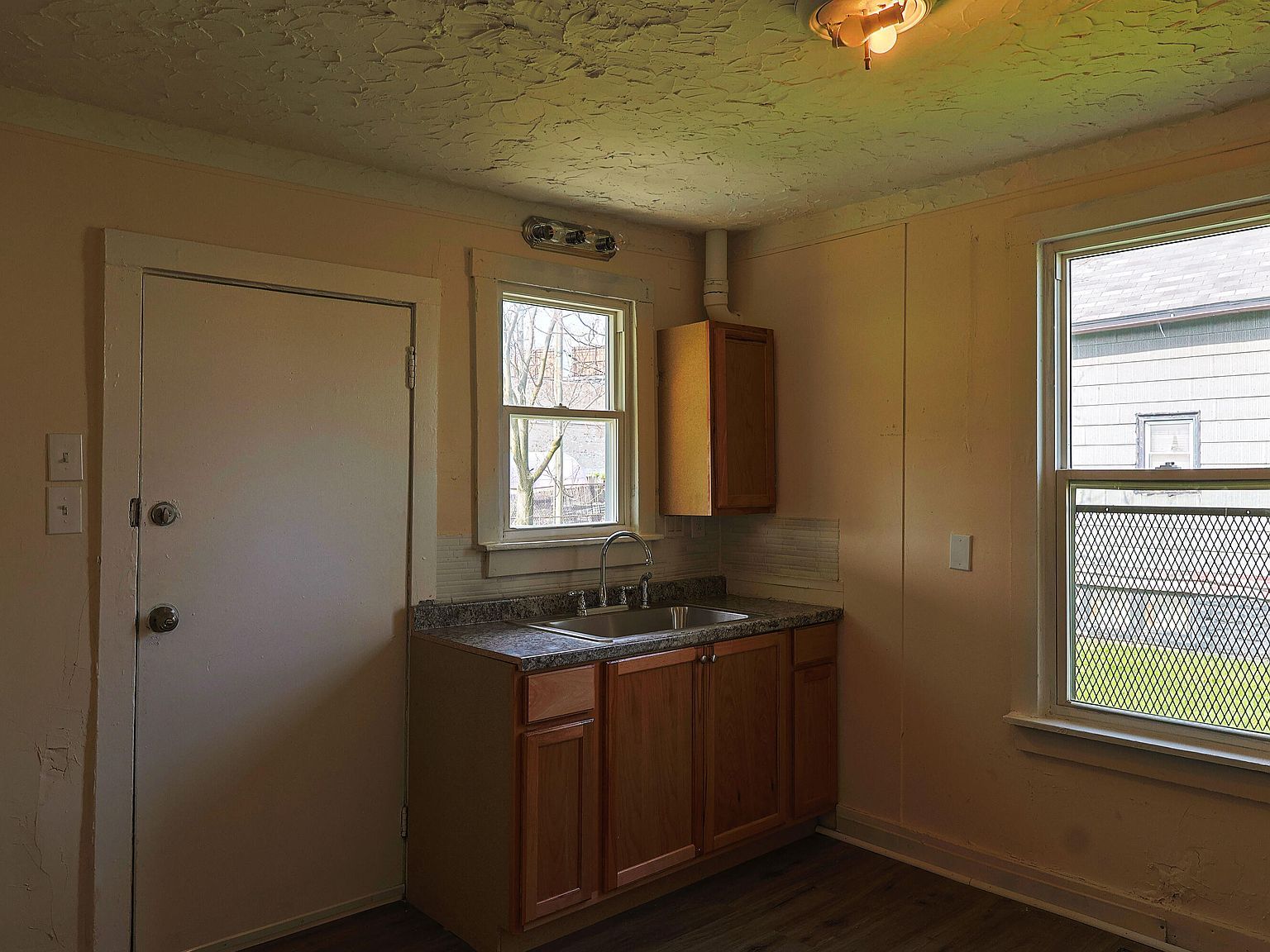28 E Henry St Detroit, MI 48218 - Thumbnail 4