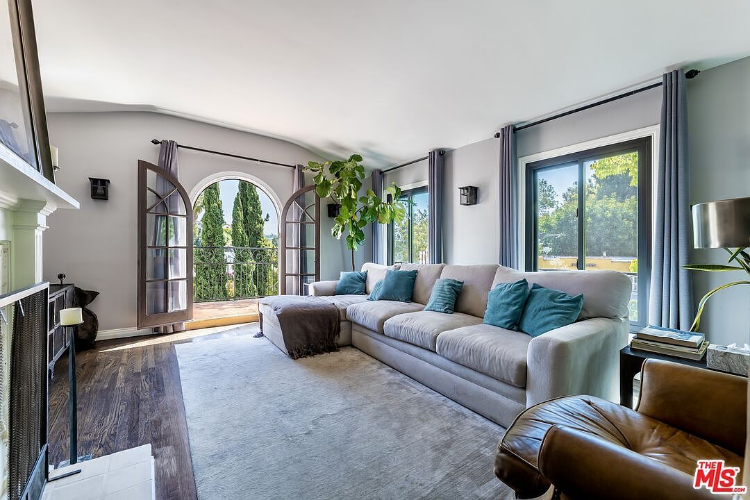 6919 Camrose Dr Los Angeles, CA 90068 - Thumbnail 4