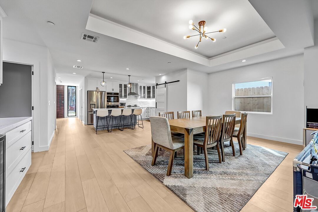 15227 Hartsook St Sherman Oaks, CA 91403 - Thumbnail 4