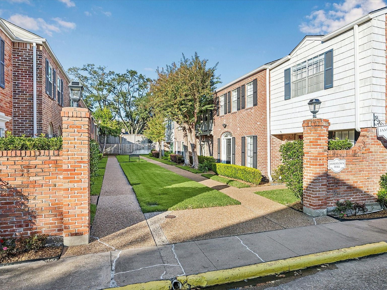 2415 Jamestown Mall #23 Houston, TX 77057 - Thumbnail 4