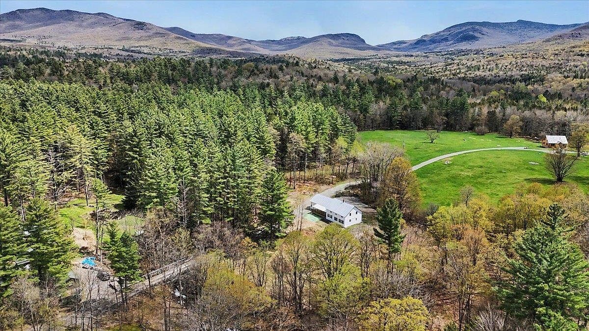 88 Cote Dr Montgomery Center, VT 05471 - Thumbnail 4