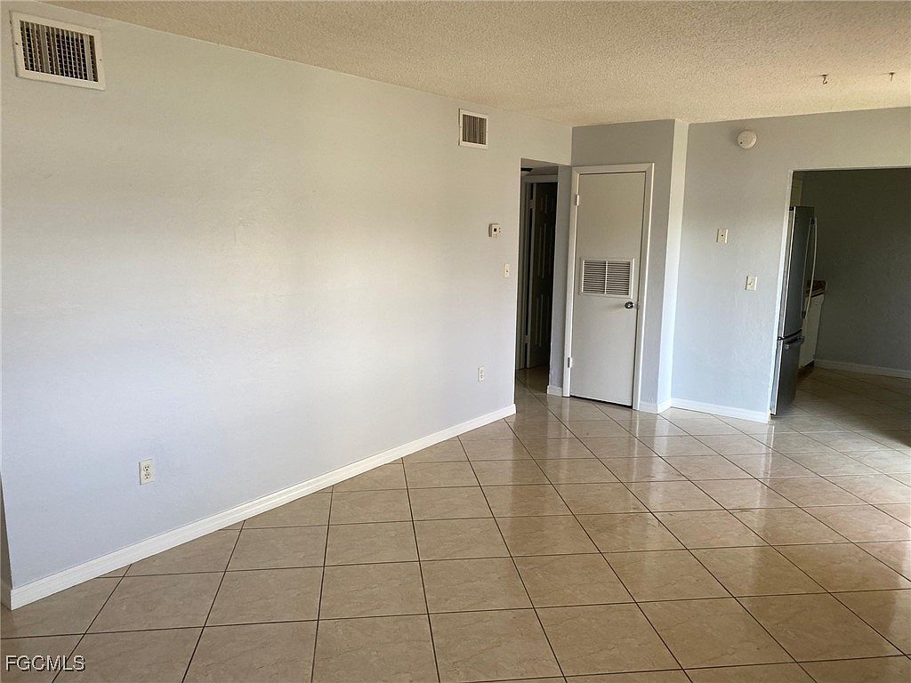 4923 Vincennes Ct APT 4 Cape Coral, FL 33904 - Thumbnail 4