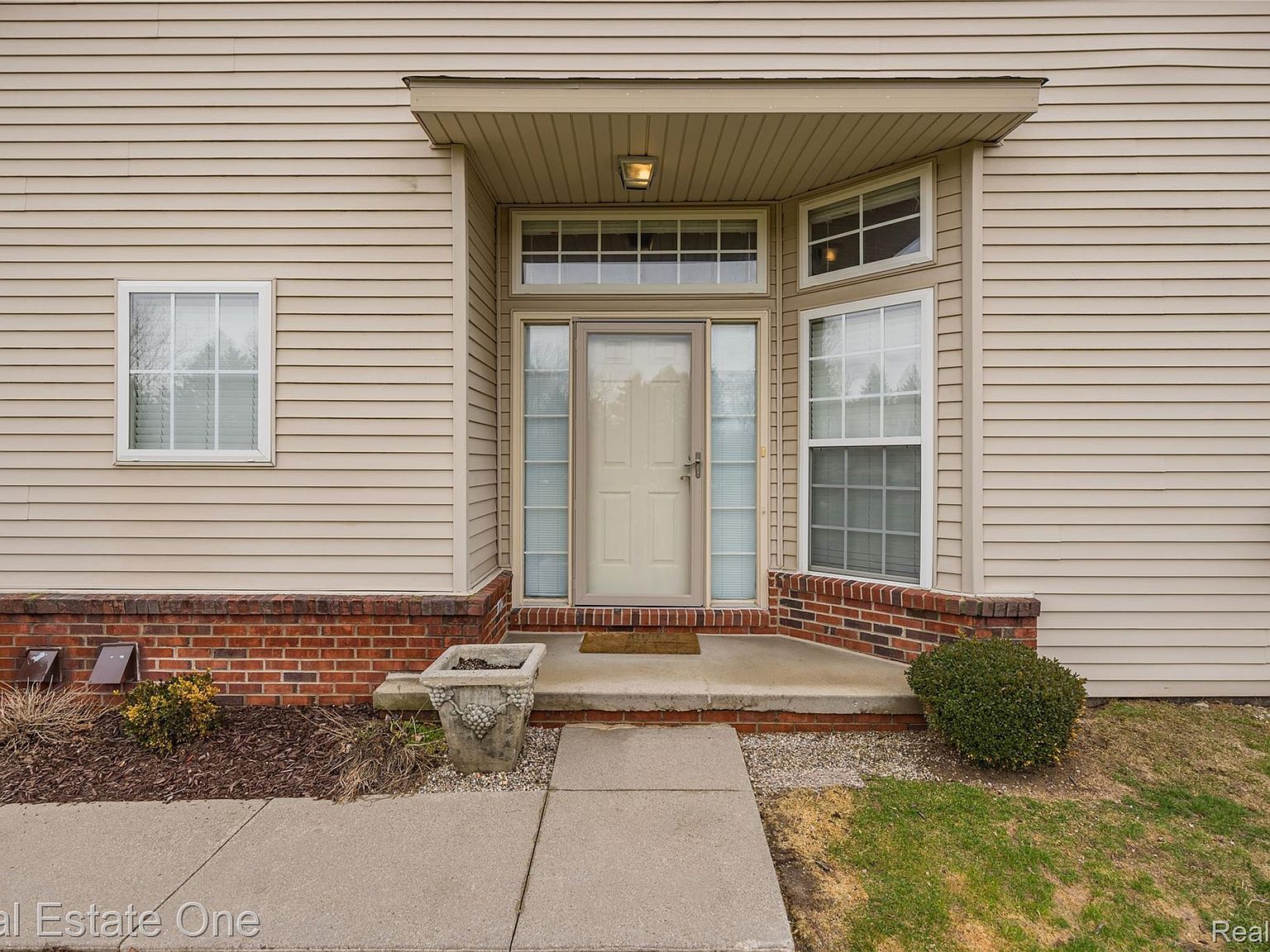 2283 Crystal Crossing Dr Howell, MI 48843 - Thumbnail 4