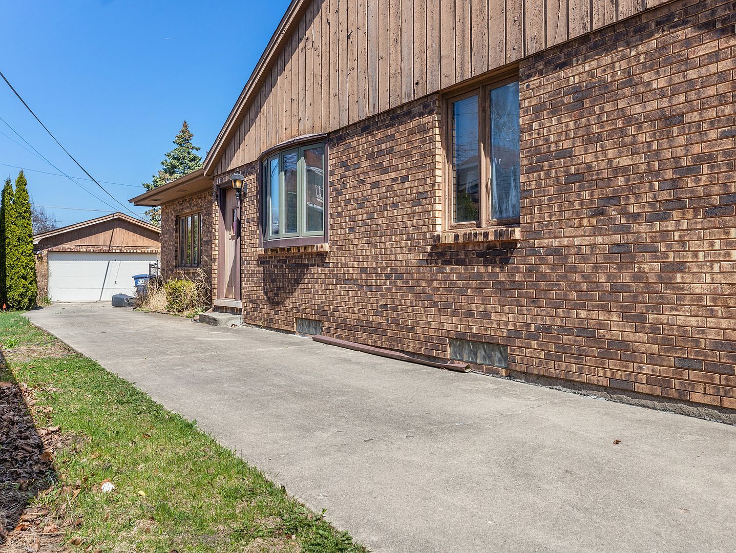 1726 E Lincoln Ave Des Plaines, IL 60018 - Thumbnail 4