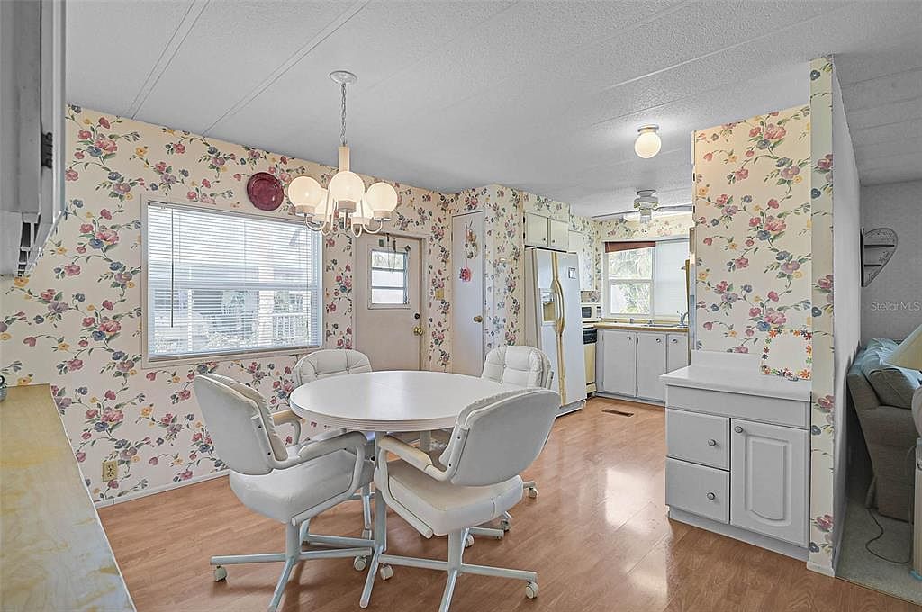 2234 Piazza Dr Sarasota, FL 34238 - Thumbnail 4