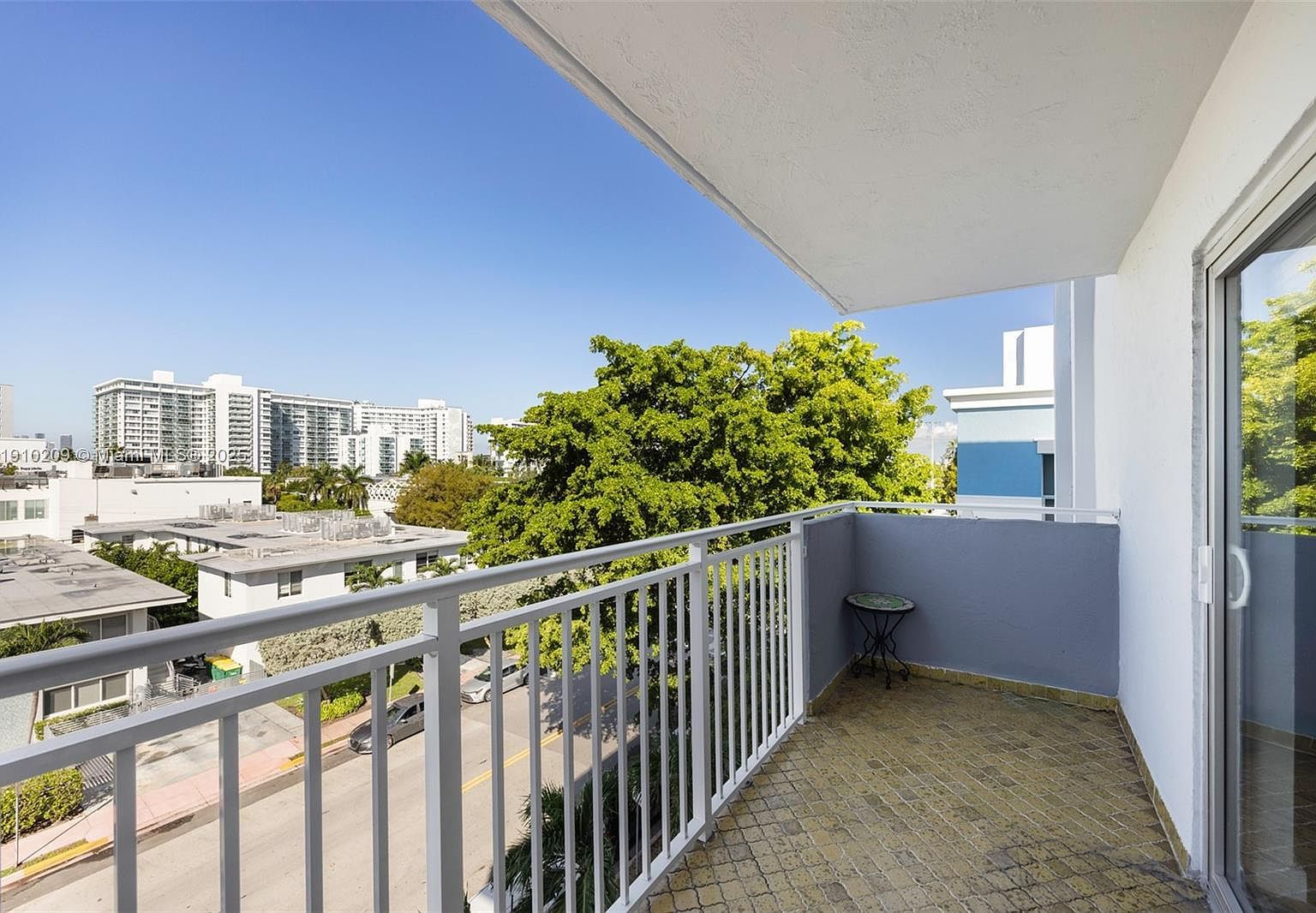 947 Lenox Ave APT 501 Miami Beach, FL 33139 - Thumbnail 4