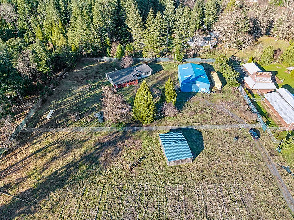 3666 Dick George Rd Cave Junction, OR 97523 - Thumbnail 4