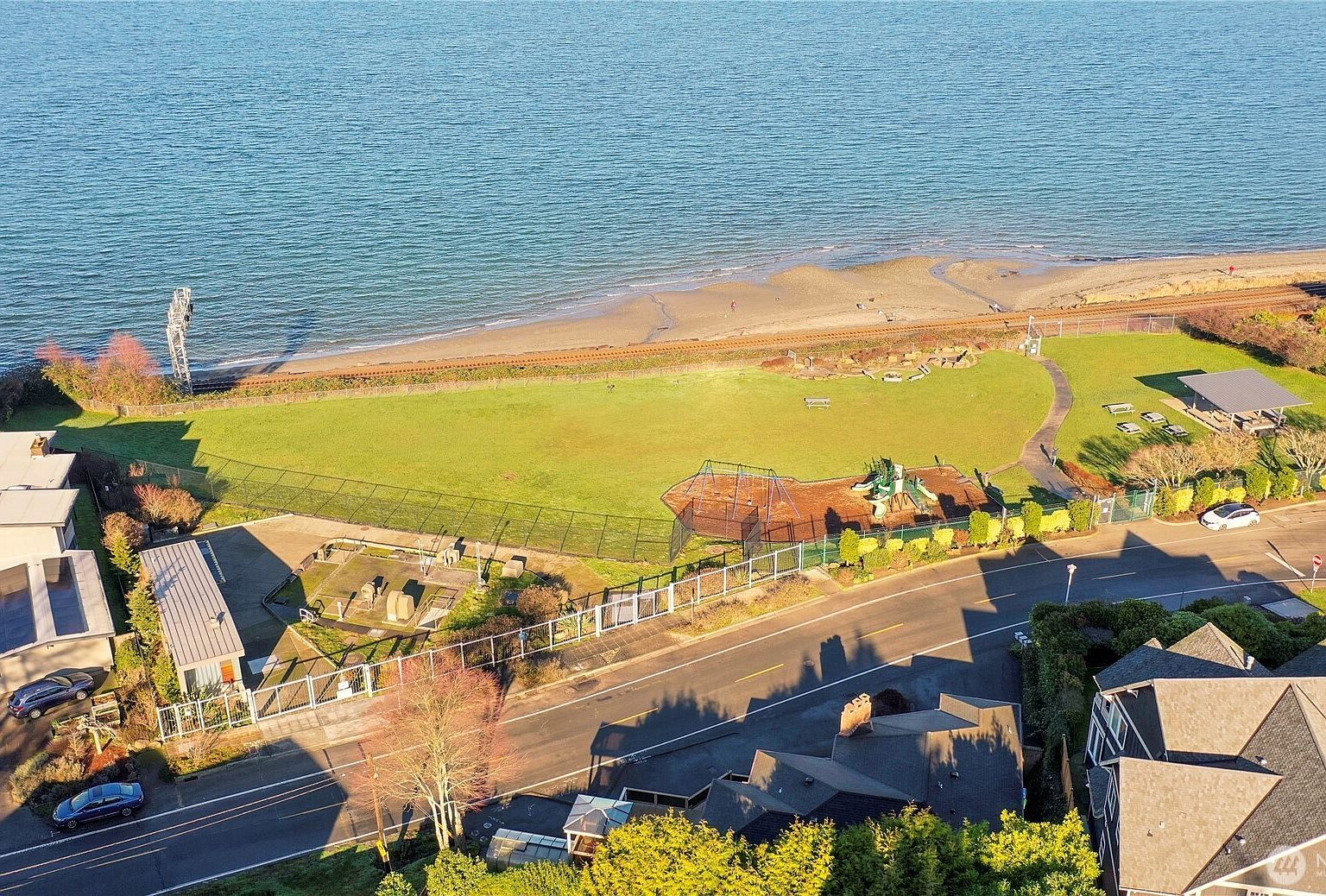 9922 Triton Dr NW Seattle, WA 98117 - Thumbnail 4