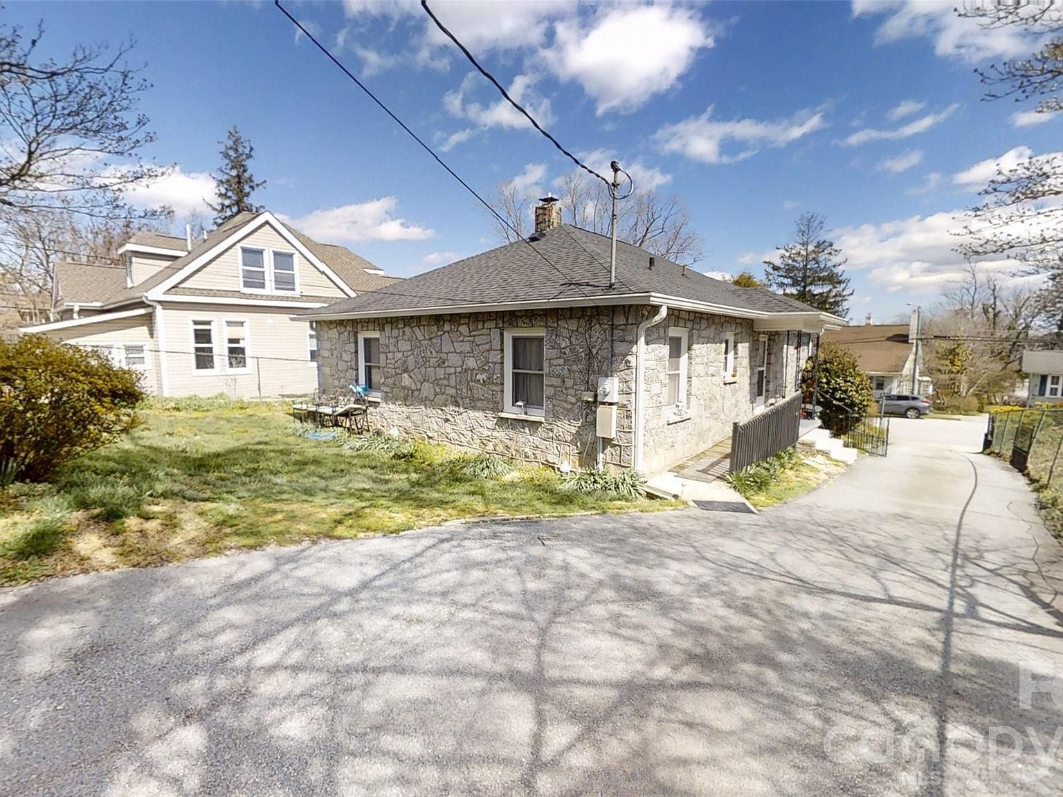 719 Oakland St Hendersonville, NC 28791 - Thumbnail 4