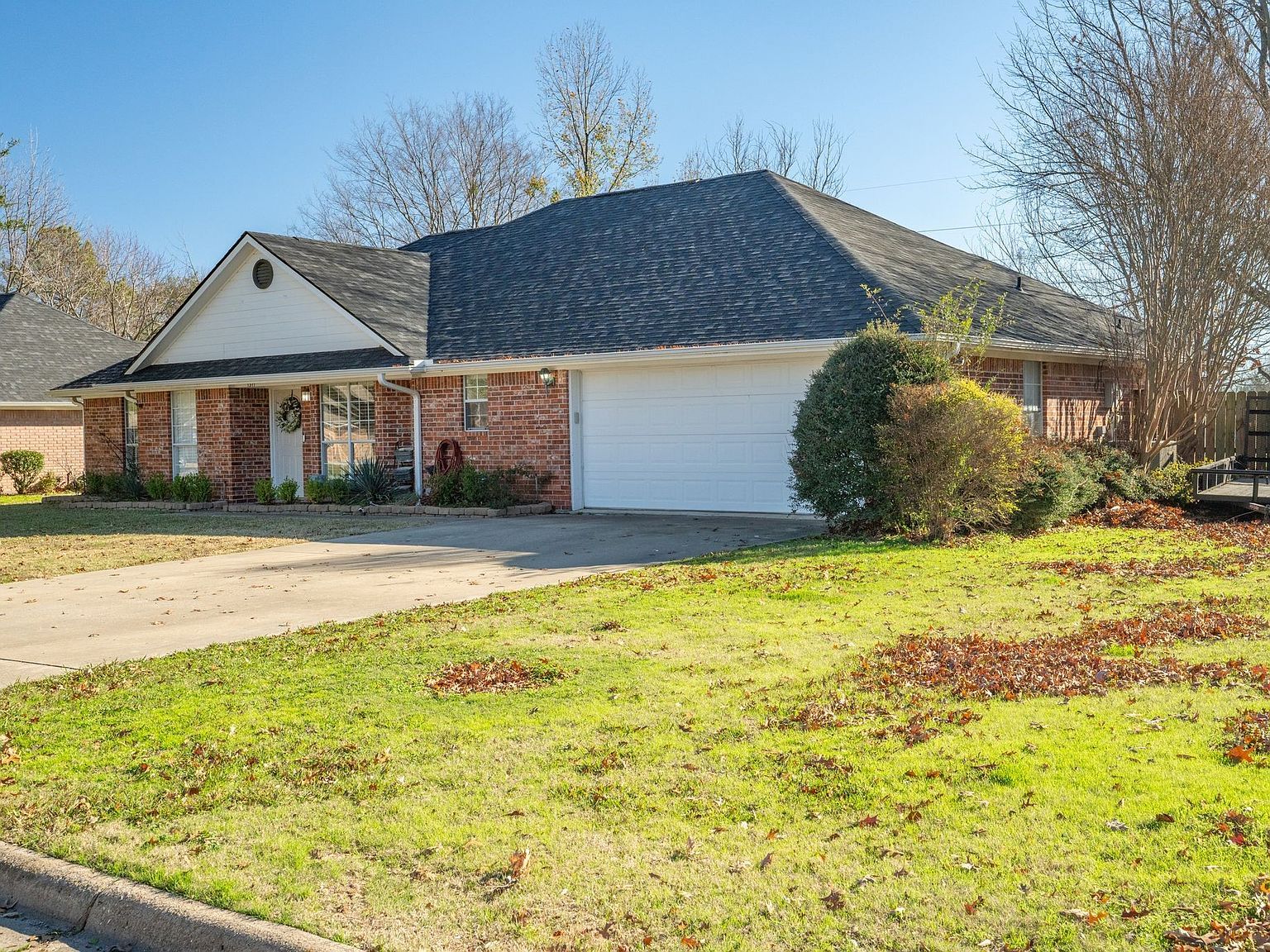 1311 Tiffany Ln Commerce, TX 75428 - Thumbnail 4