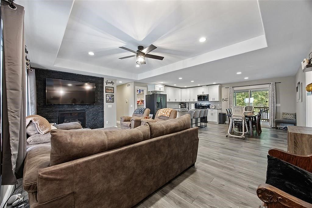 1698 Foxborough Dr Marion, IA 52302 - Thumbnail 4