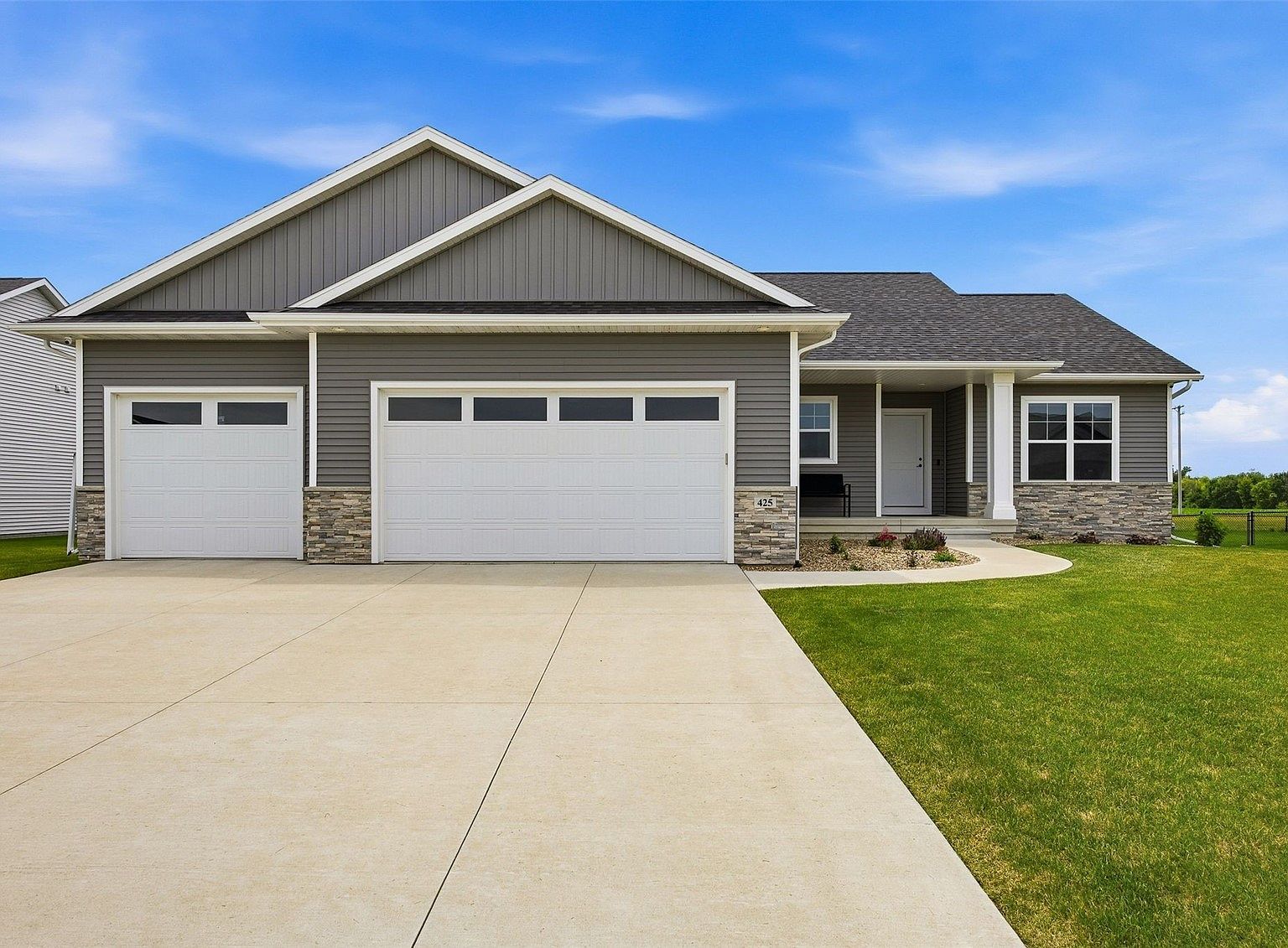 425 Dutch Dr Robins, IA 52328 - Thumbnail 4