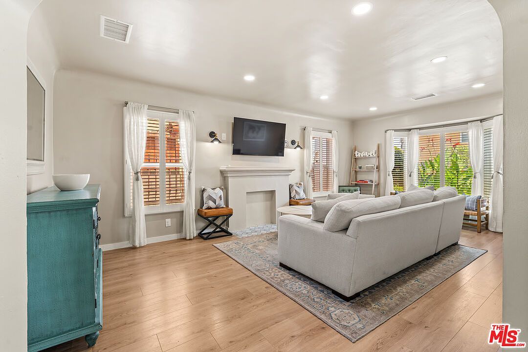 8229 S Mariposa Ave Los Angeles, CA 90044 - Thumbnail 4