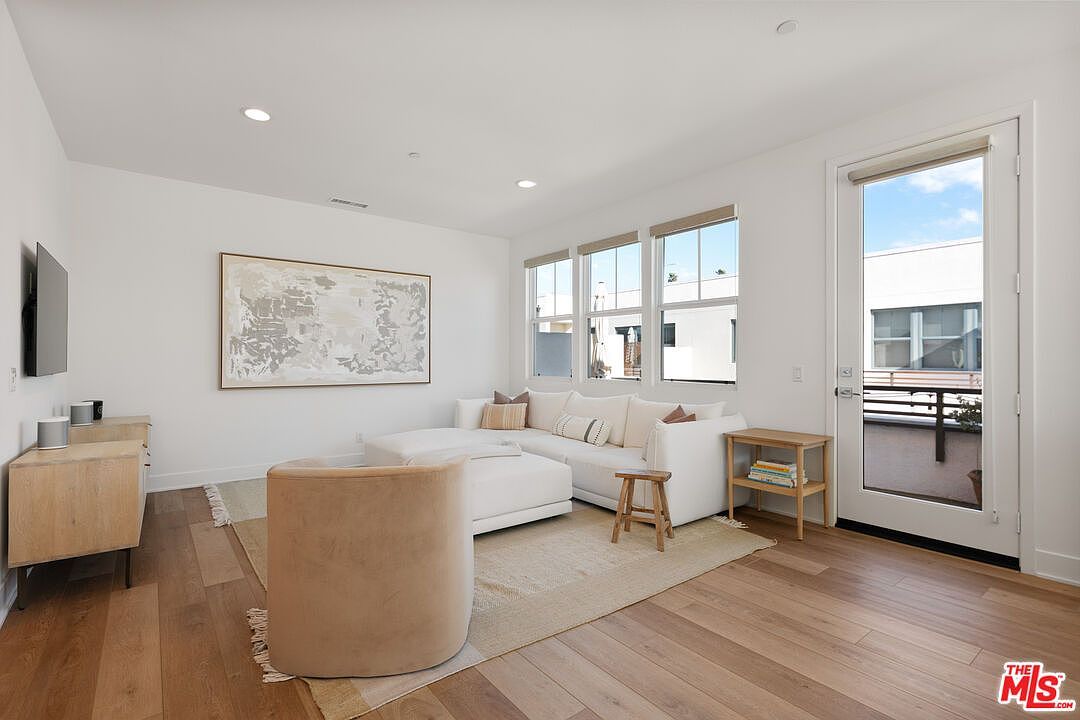 2923 Exposition Pl #1 Los Angeles, CA 90018 - Thumbnail 4